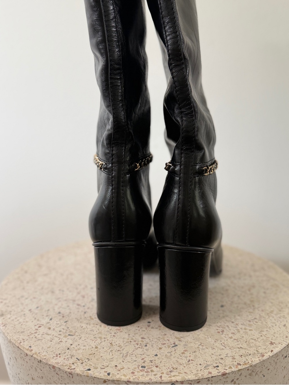 Chanel leather tall boots with a gold CC chain detail and block heel - Picture 8 of 10